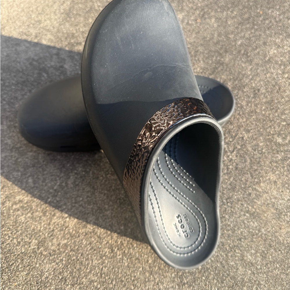 CROCS Women’s Black Slip-On Mule/Clog - Picture 4 of 6
